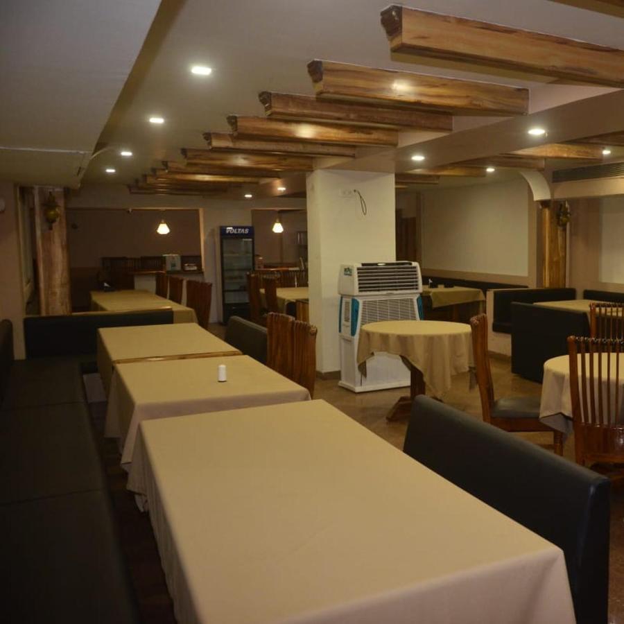 Hotel Poonam Райпур Экстерьер фото