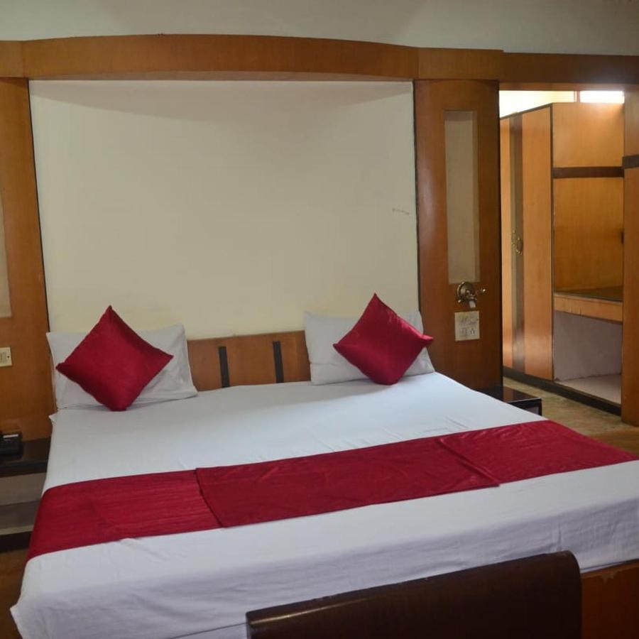 Hotel Poonam Райпур Экстерьер фото