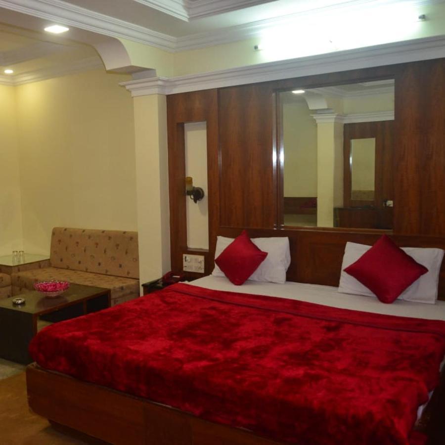 Hotel Poonam Райпур Экстерьер фото