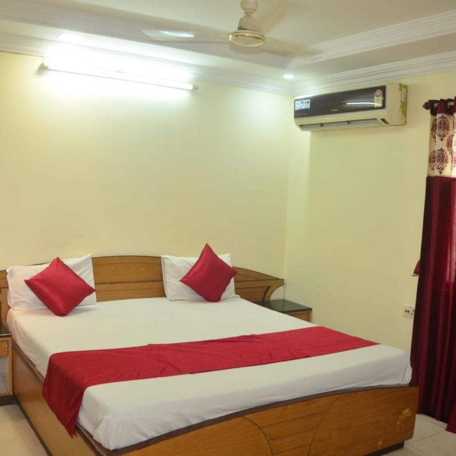 Hotel Poonam Райпур Экстерьер фото