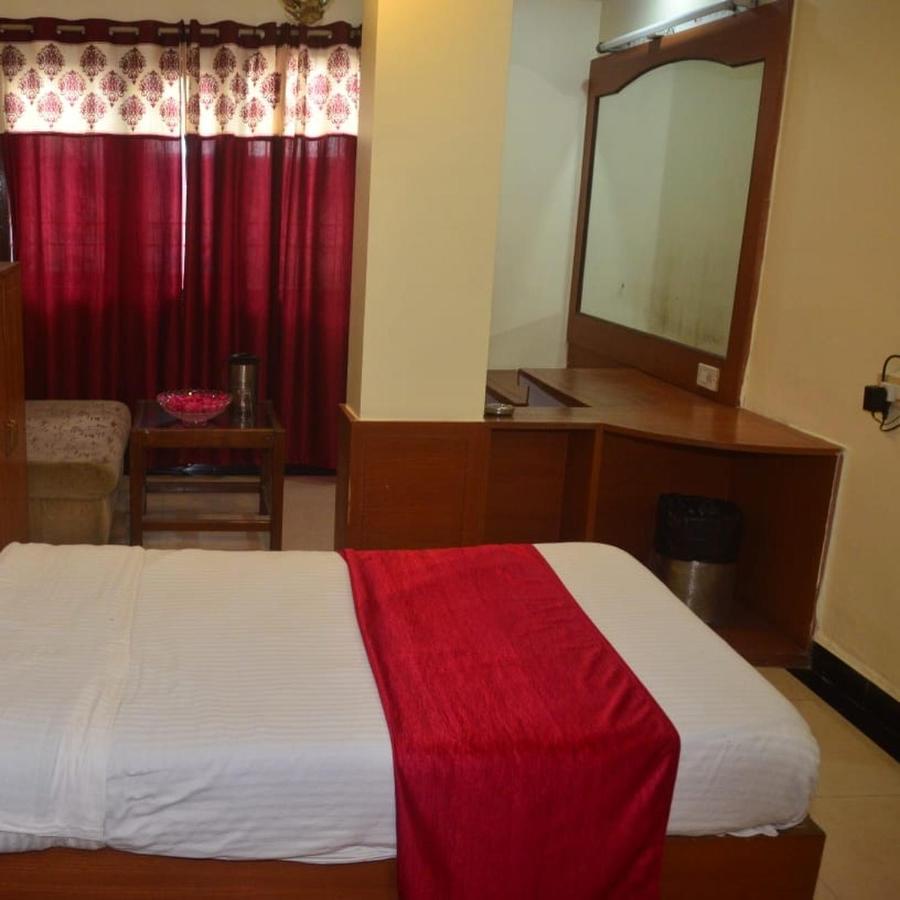 Hotel Poonam Райпур Экстерьер фото