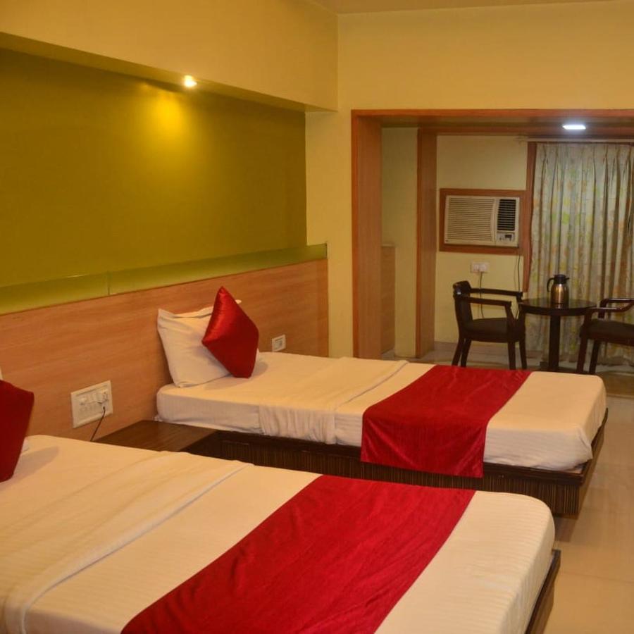 Hotel Poonam Райпур Экстерьер фото