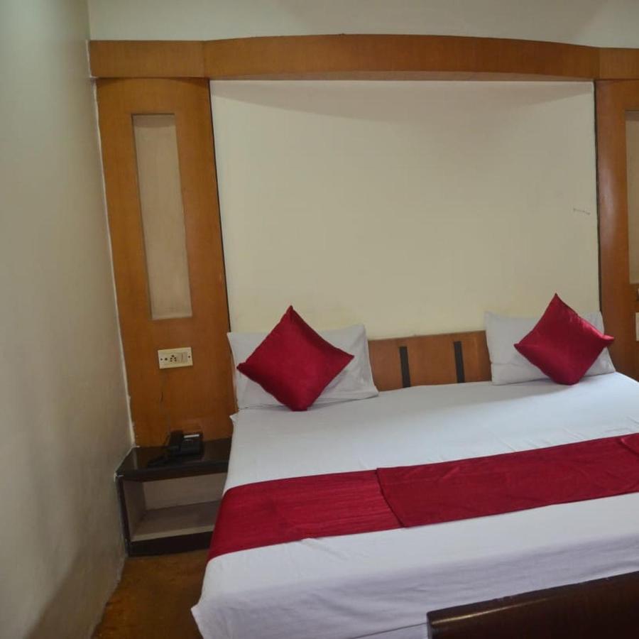 Hotel Poonam Райпур Экстерьер фото