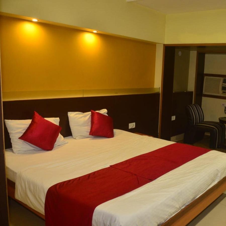 Hotel Poonam Райпур Экстерьер фото