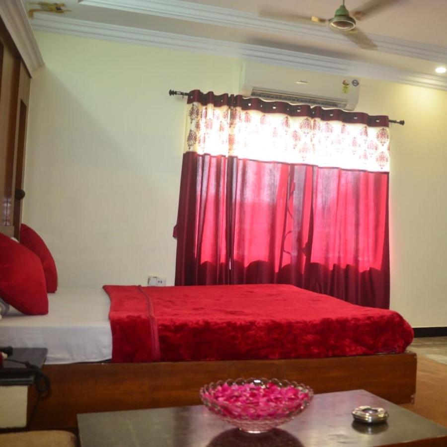 Hotel Poonam Райпур Экстерьер фото