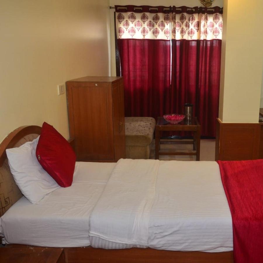 Hotel Poonam Райпур Экстерьер фото