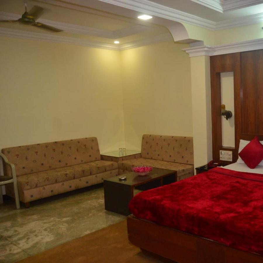 Hotel Poonam Райпур Экстерьер фото
