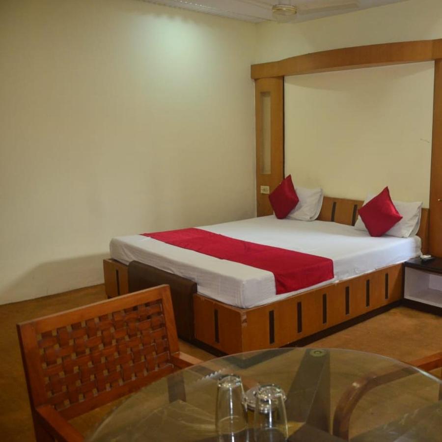 Hotel Poonam Райпур Экстерьер фото