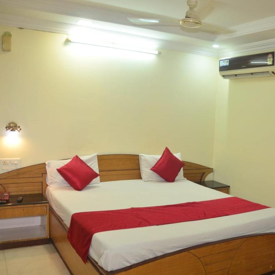 Hotel Poonam Райпур Экстерьер фото