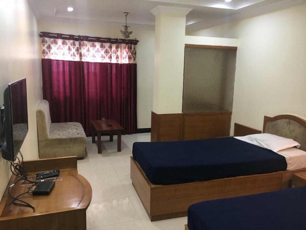 Hotel Poonam Райпур Экстерьер фото